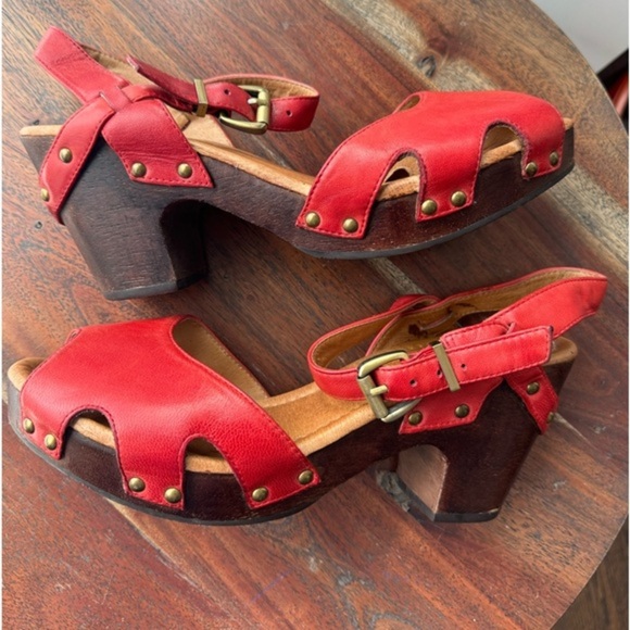 Miz Mooz Shoes - Miz Mooz peep toe wooden block heel sandal size 8
